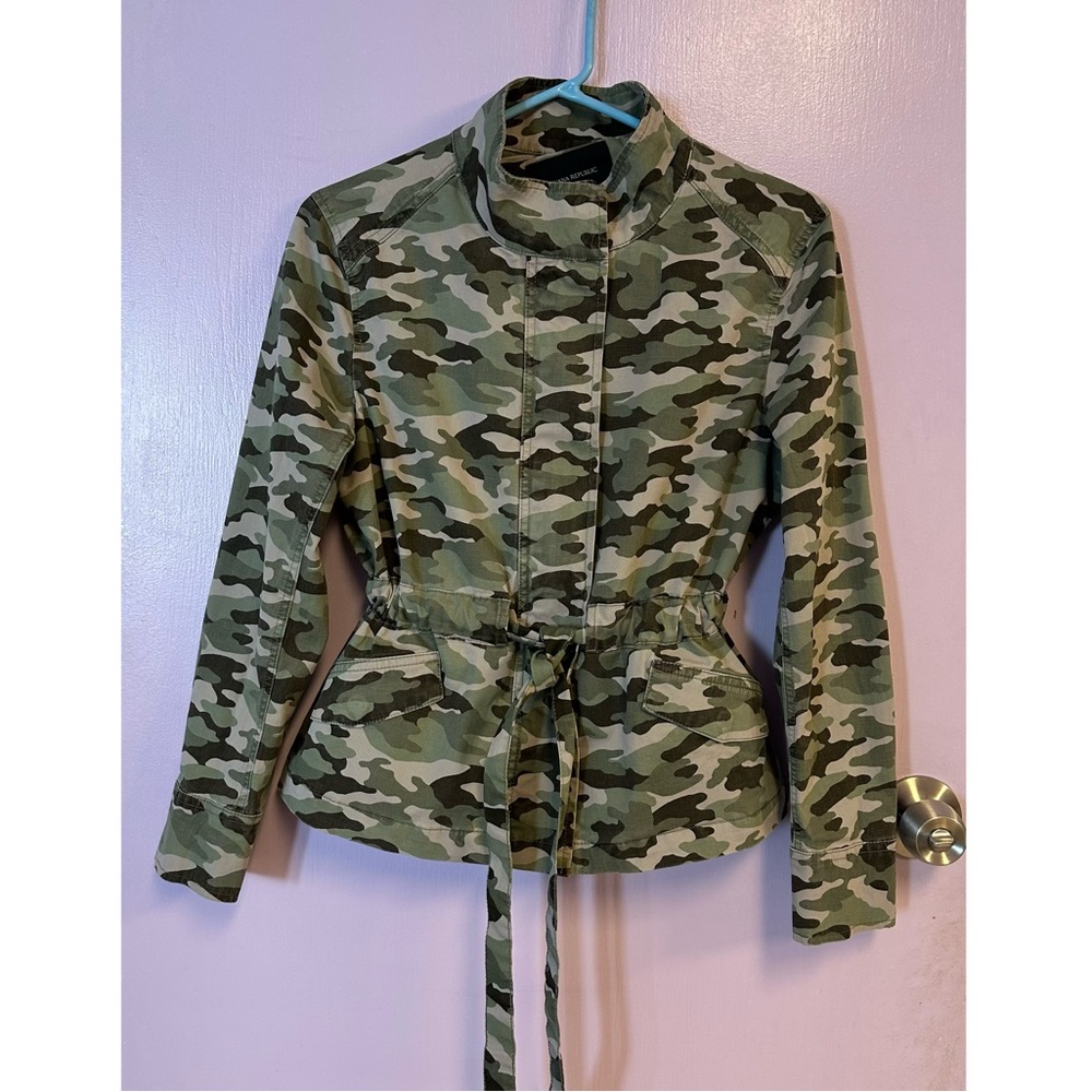 Women’s Banana Republic Camouflage Belted Pocket Jacket Size XS